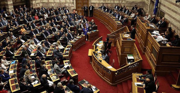 Yunanistan'da Hükümet Güven Oyu Aldı