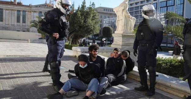 Yunanistan'da Öğrenci Tutuklaması