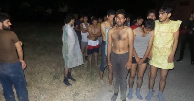 Yunanistan'dan Göçmenlere İnsanlık Dışı Uygulama! Gübre Çuvalı Giydirdiler!