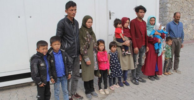 Yurda Yasa Dışı Yollardan Giren 14 Afganistanlı Göçmen Yakalandı