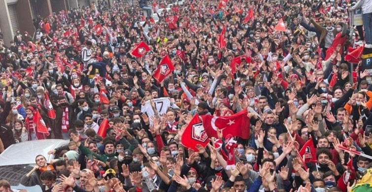 Zeki Çelik: 'Fransız Taraftarlar Bile Türk Bayrağımızı Açtı