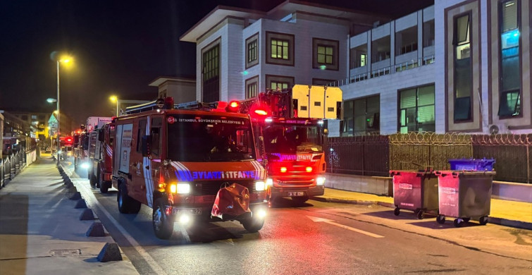 Zeytinburnu'nda Kız Öğrenci Yurdunun Otoparkında Yangın Çıktı