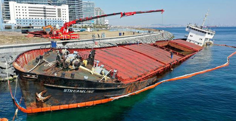 Zeytinburnu'nda Karaya Oturan Yük Gemisi Hurdaya Ayrıldı