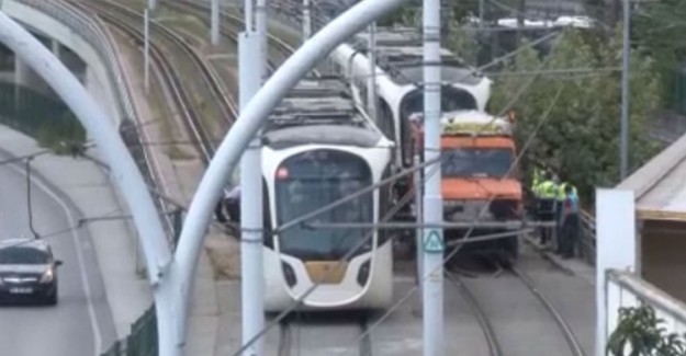 Zeytinburnu’nda Tramvay Raydan Çıktı