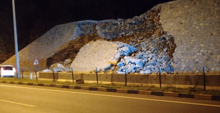 Zonguldak-Alaplı Kara Yolunda İstinad Duvarı Çöktü