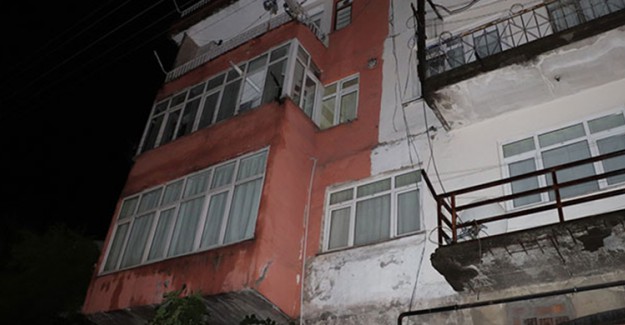 Zonguldak'ta Heyelan Yüzünden 4 Katlı Bina Tahliye Edildi
