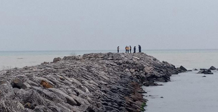 Zonguldak’ta Limanda Yarı Çıplak Bekleyen Bir Gence Ekipler Müdahale Etti