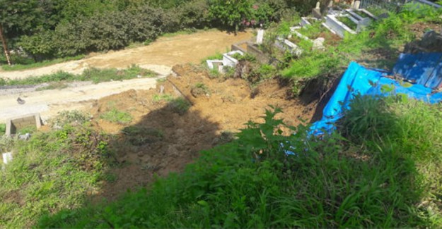 Zonguldak'ta Meydana Gelen Heyelan Sonucu Mezarlıklar Zarar Gördü