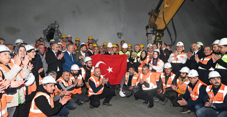 Çamlıhemşin Tüneli Işık Görme Töreni'nde Ulaşımda Devrim