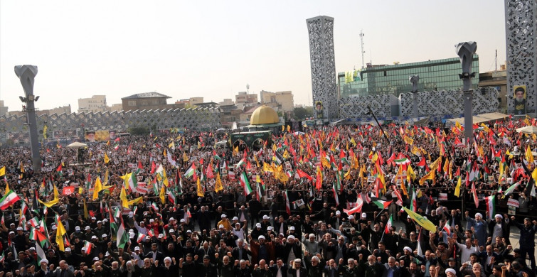 İranlı General Nilfuruşan İçin Tahran'da Cenaze Töreni