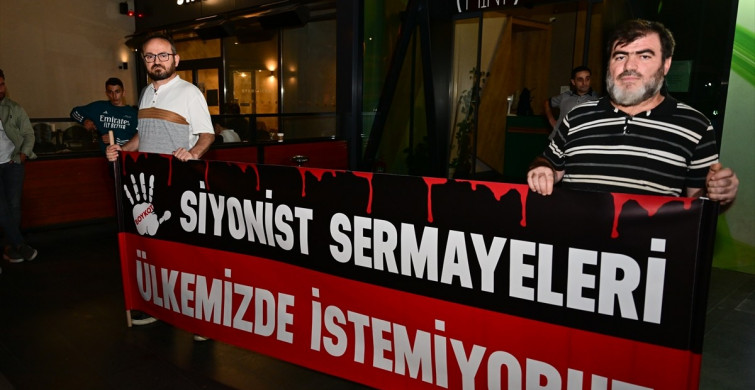 İstanbul'da Starbucks Önünde İsrail Karşıtı Protestolar Devam Ediyor