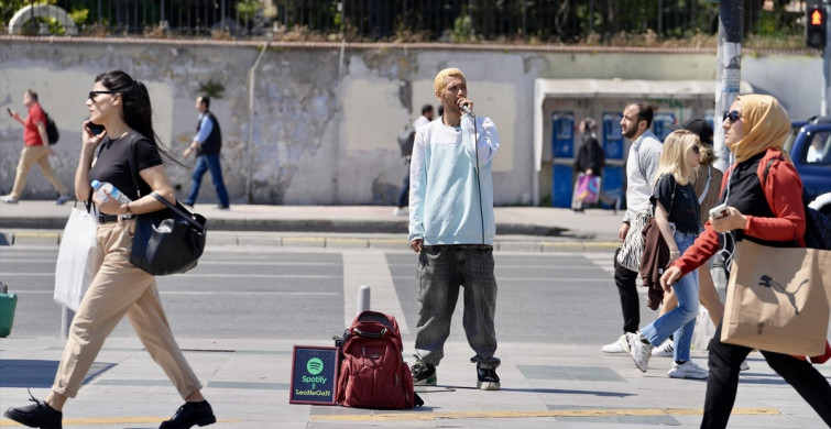 İstanbul Sokaklarında Yankılanan Dünyanın Sesleri: Human Ghasemnataj Fokoloei