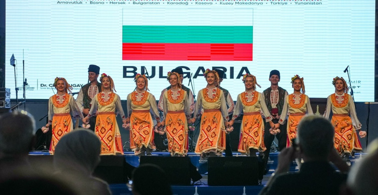 İzmir'de Uluslararası Balkanlılar Halk Dansları Festivali Coşkuyla Başladı