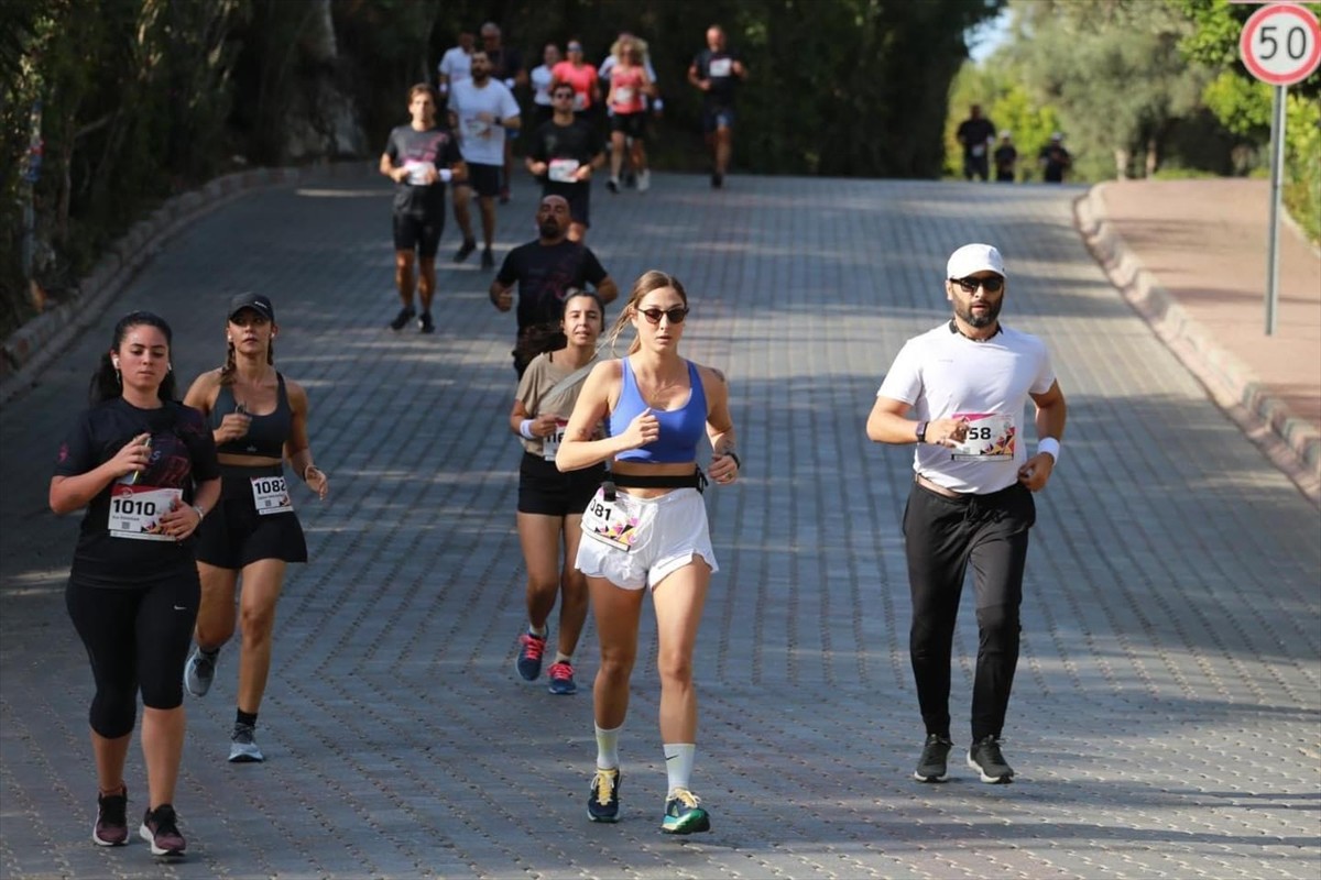 
Antalya'nın Kaş ilçesinde bu yıl 6'ncısı düzenlenen 