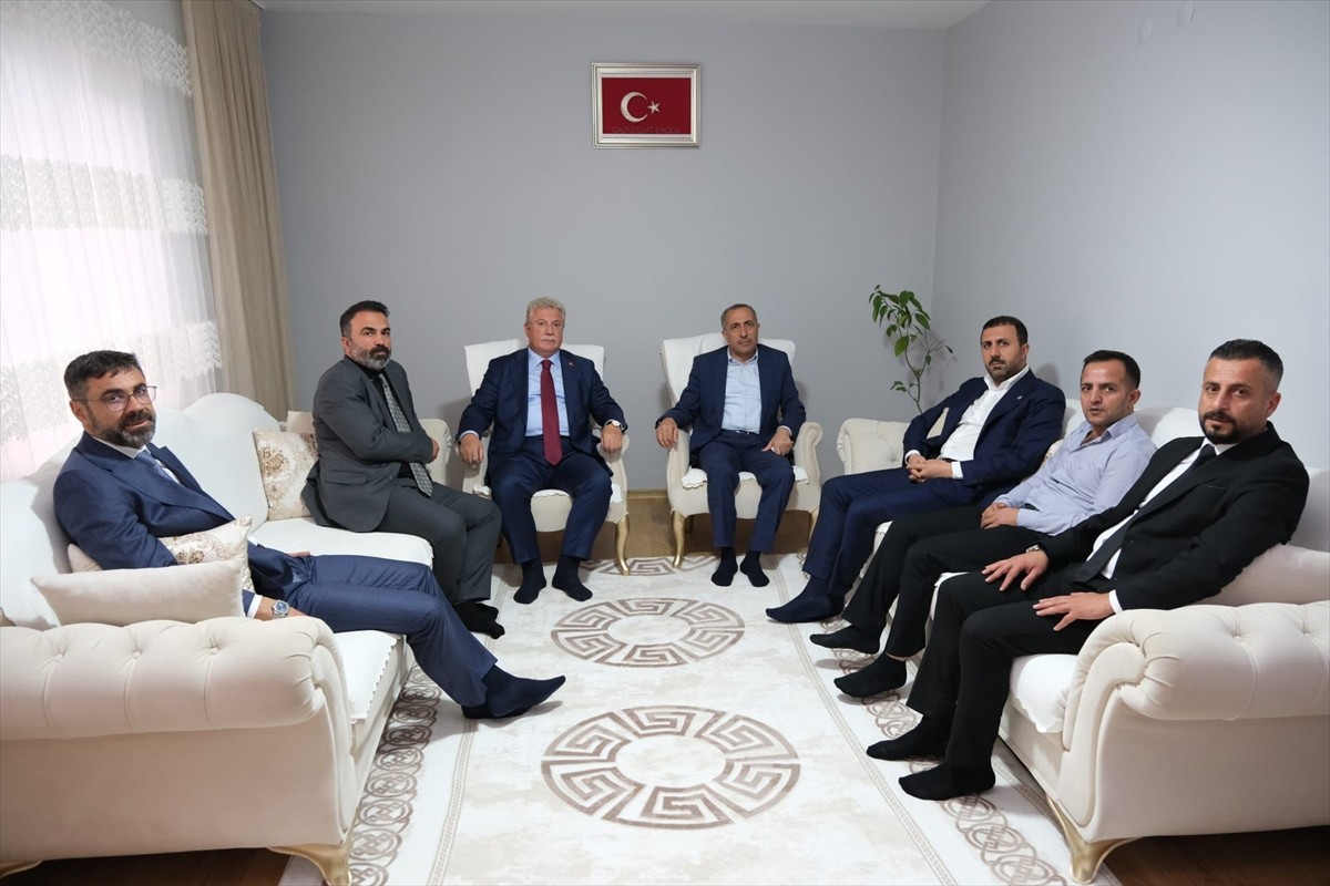 AK Parti Grup Başkanvekili Muhammet Emin Akbaşoğlu (sağ 5), Bitlis'te çeşitli ziyaretler...