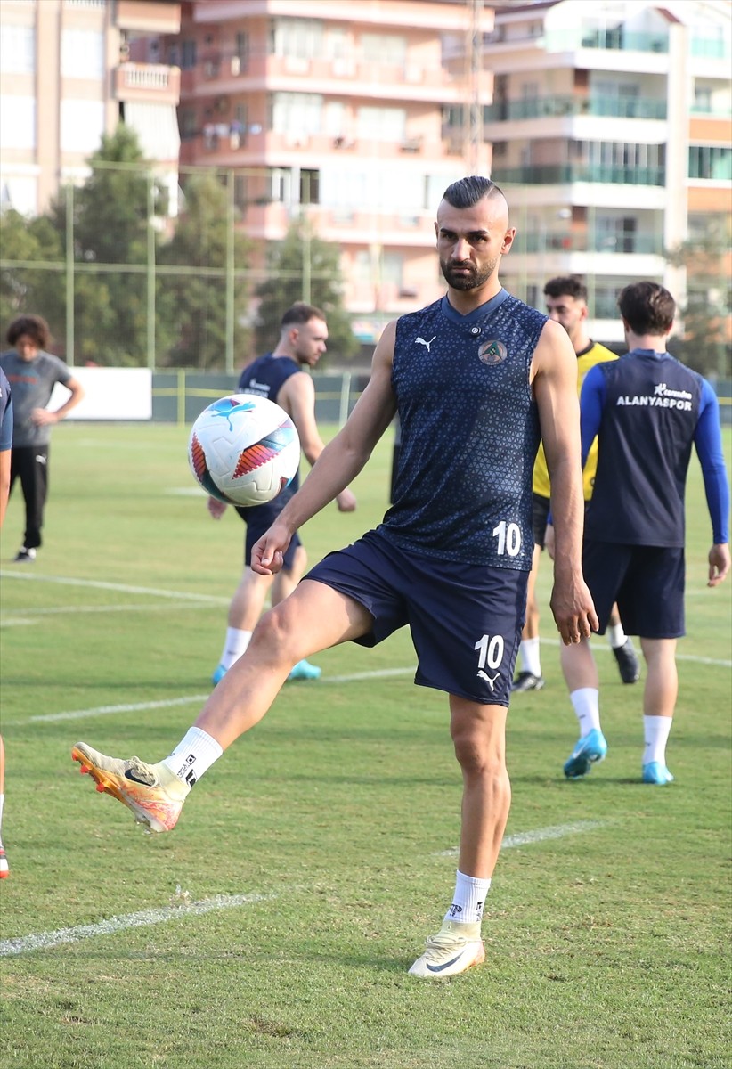 Corendon Alanyaspor takımı, Cengiz Aydoğan Tesisleri'nde Kasımpaşa maçı hazırlıklarını sürdürdü....