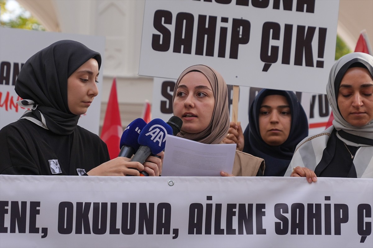 Ankara Genç İHH gönüllüleri, Hacı Bayram Camisi'nde kadına yönelik şiddet olaylarını 