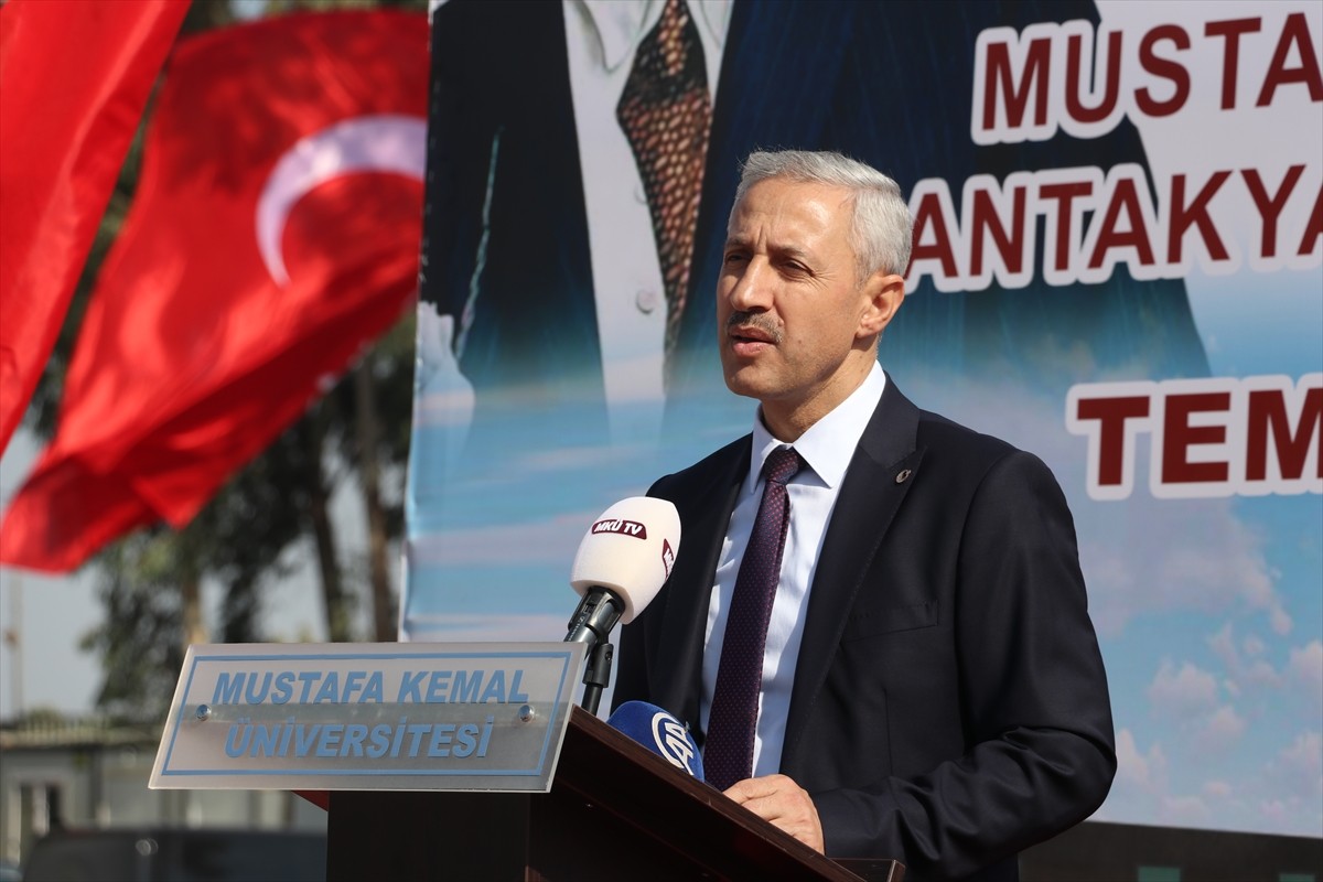 Hatay'da 6 Şubat 2023'teki depremlerde ağır hasar aldığı için yıkılan Antakya Meslek...