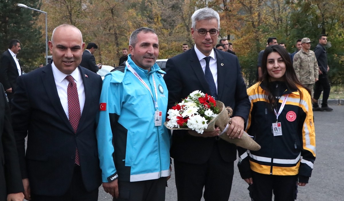 Sağlık Bakanı Kemal Memişoğlu, ziyaret ve incelemelerde bulunmak üzere geldiği Ağrı Valiliğinde il...