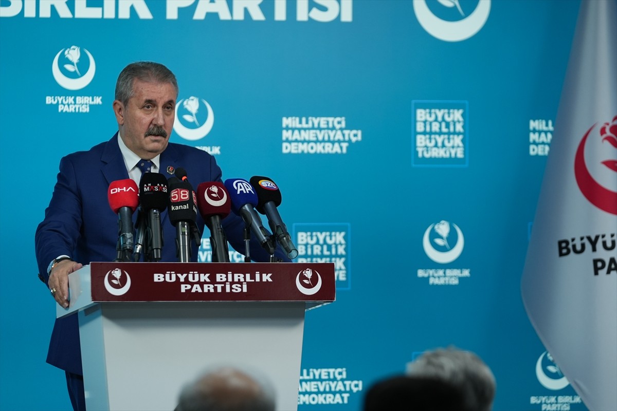 BBP Genel Başkanı Mustafa Destici, parti genel merkezinde düzenlediği basın toplantısında...