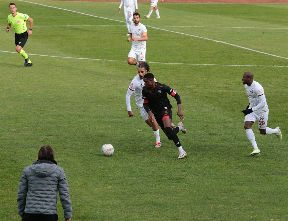 Trendyol 1. Lig'in 9. haftasında Boluspor ile Ahlatcı Çorum FK, Bolu Atatürk Stadyumunda...