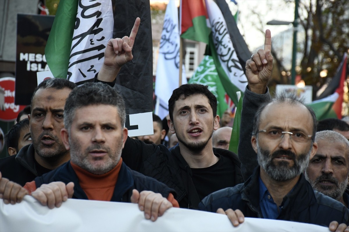 İsrail'in saldırısında yaşamını yitiren Hamas Siyasi Büro Başkanı Yahya Sinvar için Bursa'da...