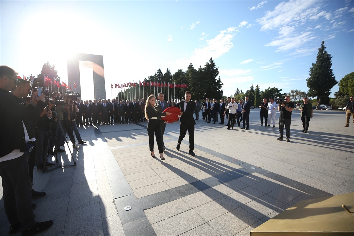 CHP Genel Başkanı Özgür Özel, Gelibolu Yarımadası'ndaki Çanakkale Şehitler Abidesi'ne ziyarette...