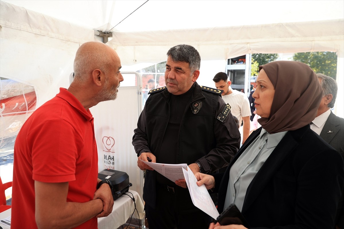 Edirne'de okula kan bağışçısı getiren öğrencilere 