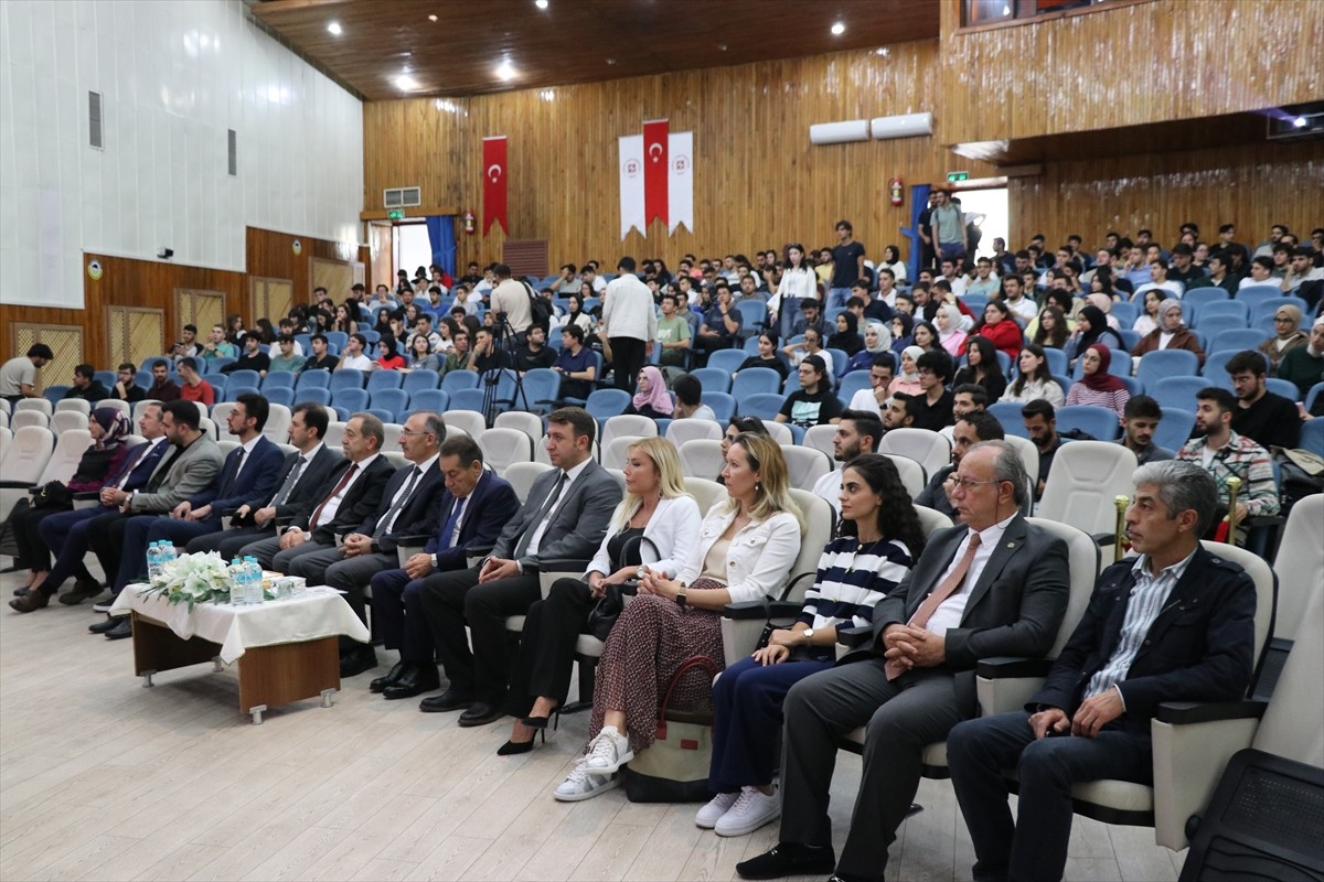  Elazığ'da Fırat Üniversitesi ve Türkiye Bilişim Derneği (TBD) tarafından 