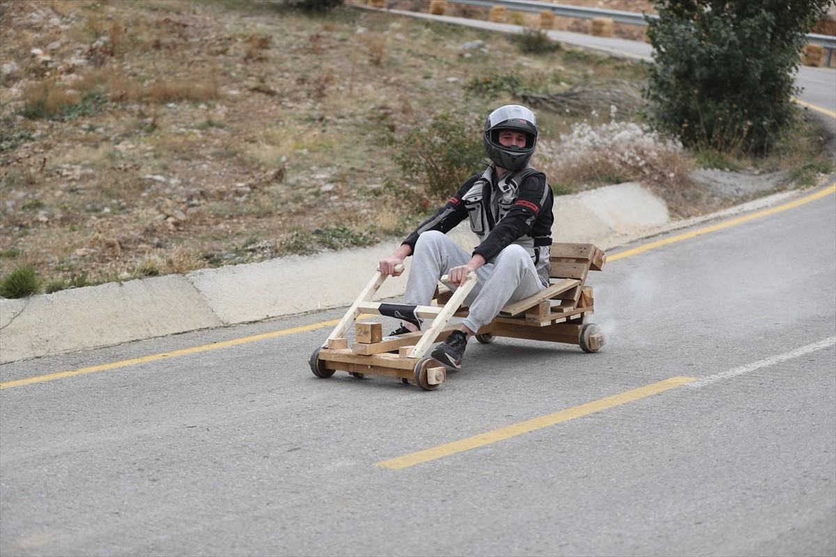 Erzincan'daki Ergan Dağı Kayak Merkezi’nde 