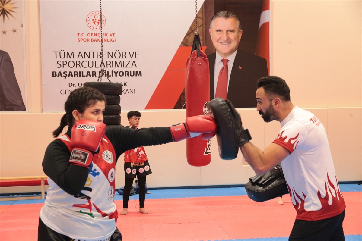 Bolu'da babasının yönlendirmesiyle başladığı muaythaide dünya gençler şampiyonu olan milli sporcu...