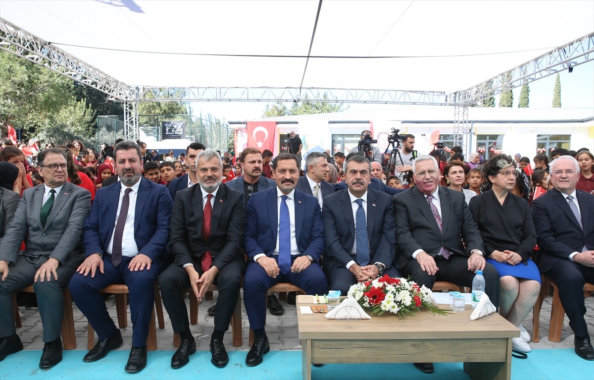 Milli Eğitim Bakanı Yusuf Tekin, Hatay'da, Aşağıoba İlkokulu'nun bahçesinde düzenlenen ve...