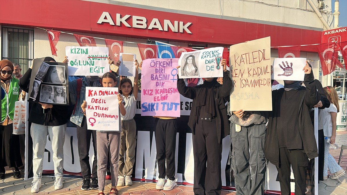 Hatay'ın Dörtyol ilçesinde, kadına yönelik şiddet ve bu kapsamda devam eden suçlara tepki...