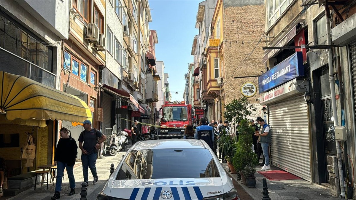 Kadıköy'de bir binada meydana gelen patlamada 1 kişi hafif yaralandı.