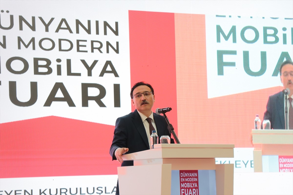 Kayseri'de Kumsmall AVM ev sahipliğinde mobilya fuarı düzenlendi. Açılışa katılan Ticaret Bakan...