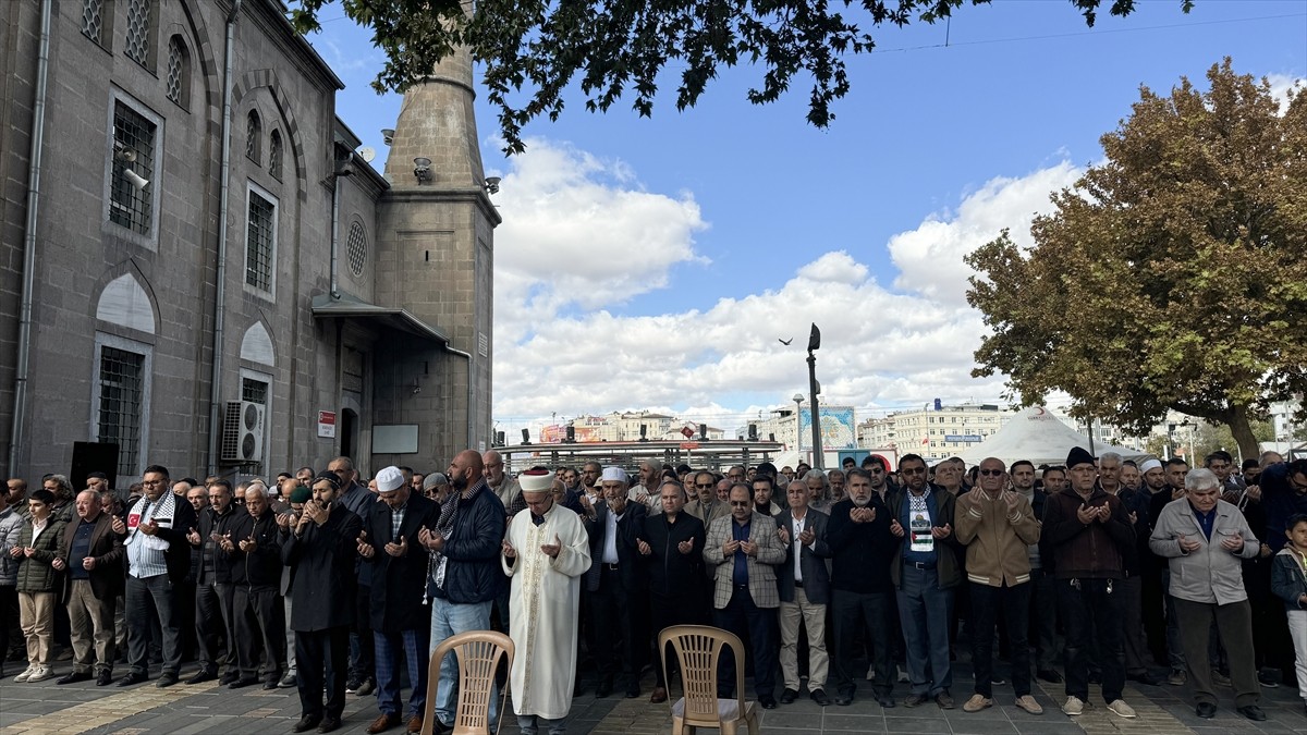 İsrail'in saldırısında yaşamını yitiren Hamas Siyasi Büro Başkanı Yahya Sinvar için Kayseri'de...