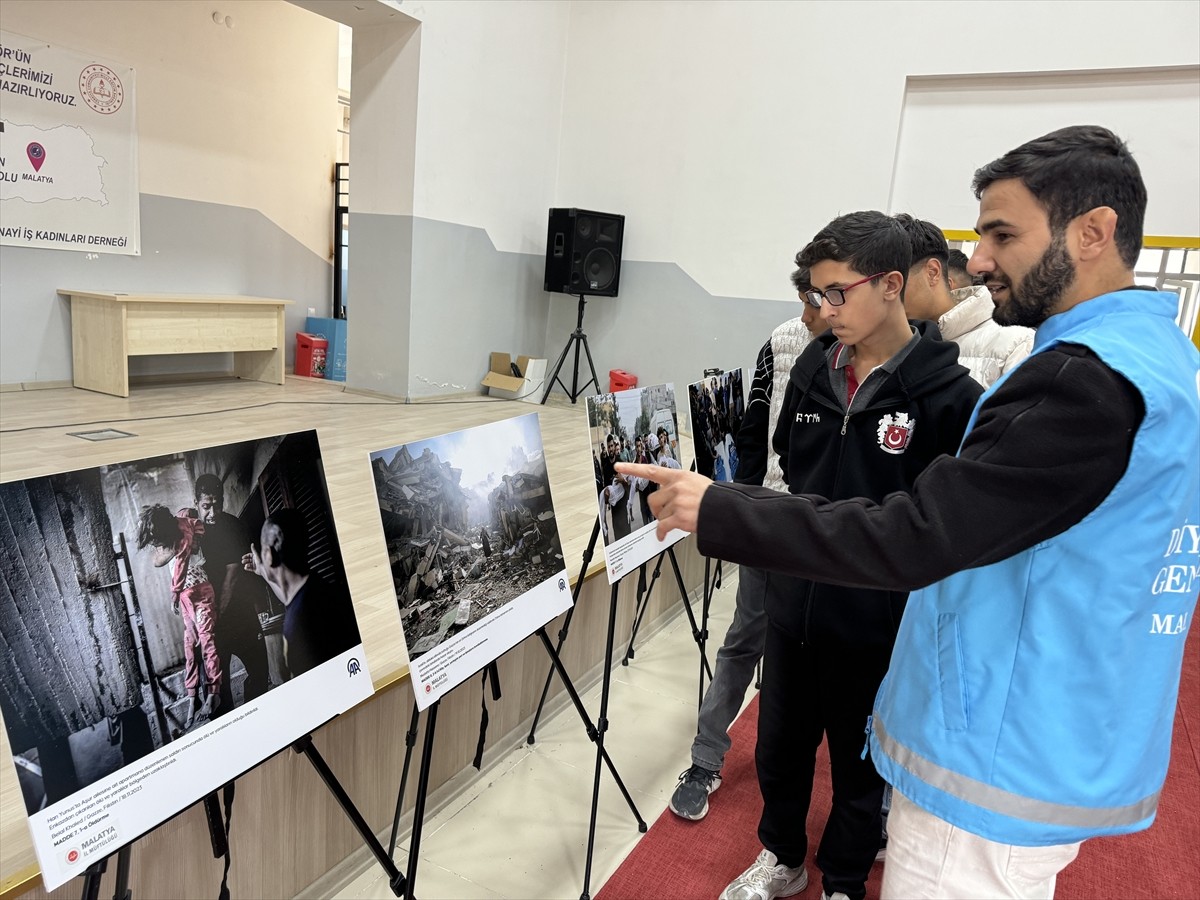 Malatya'da, Anadolu Ajansının (AA), İsrail'in Gazze'de işlediği suçları tüm açıklığıyla ortaya...