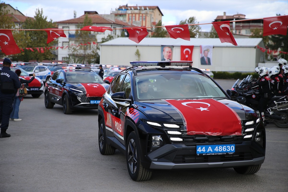 Malatya'da İl Emniyet Müdürlüğü ve İl Jandarma Komutanlığına törenle 80 araç teslim...