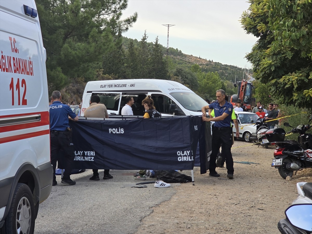 Muğla'nın Datça ilçesinde meydana gelen trafik kazasında bir lise öğrencisi yaşamını yitirdi....