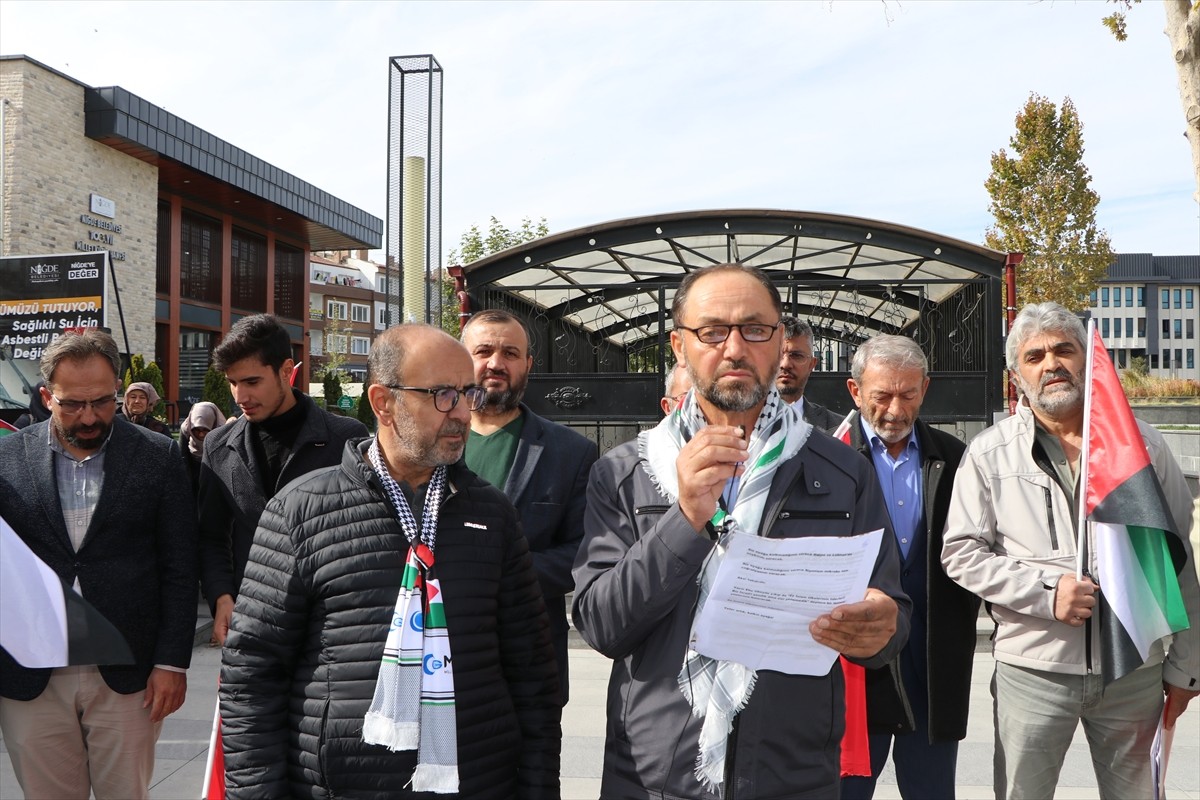 İsrail'in Gazze'deki Cibaliye mülteci kampına yönelik saldırıları Niğde'de protesto edildi.