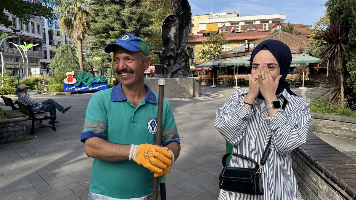 Rize Belediyesince temizlik personeli İsmail Yılmaz için doğum gününde sürpriz kutlama yapıldı....