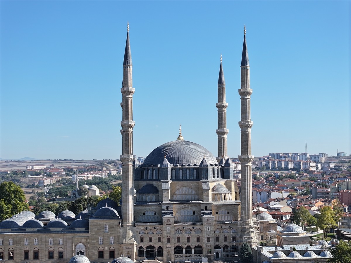 Mimar Sinan'ın ustalık eseri Selimiye Camisi'nde 3 yıldır süren restorasyon çalışmaları kapsamında...