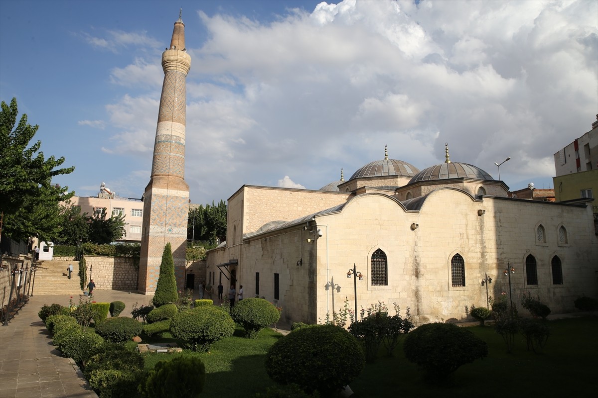 Siirt'te, Selçuklu mimarisinin özelliklerini taşıyan 895 yıllık ata yadigarı Ulu Cami, 