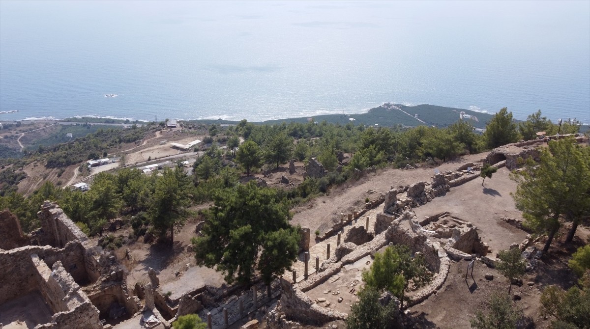 Antalya'da birçok ören yeri ve müzelerde geçilen 