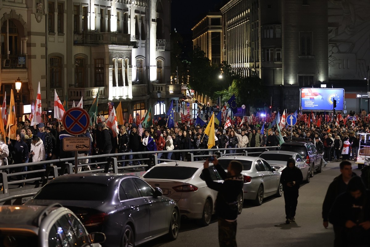 Gürcistan'daki bazı muhalefet partilerin de desteklediği 