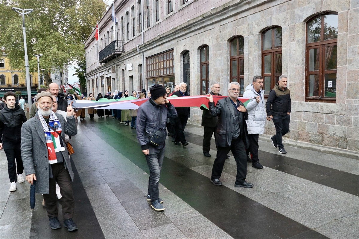 Trabzon'da, Özgür Aksa Platformunca Filistin'e destek yürüyüşü düzenlendi. Ortahisar ilçesindeki...