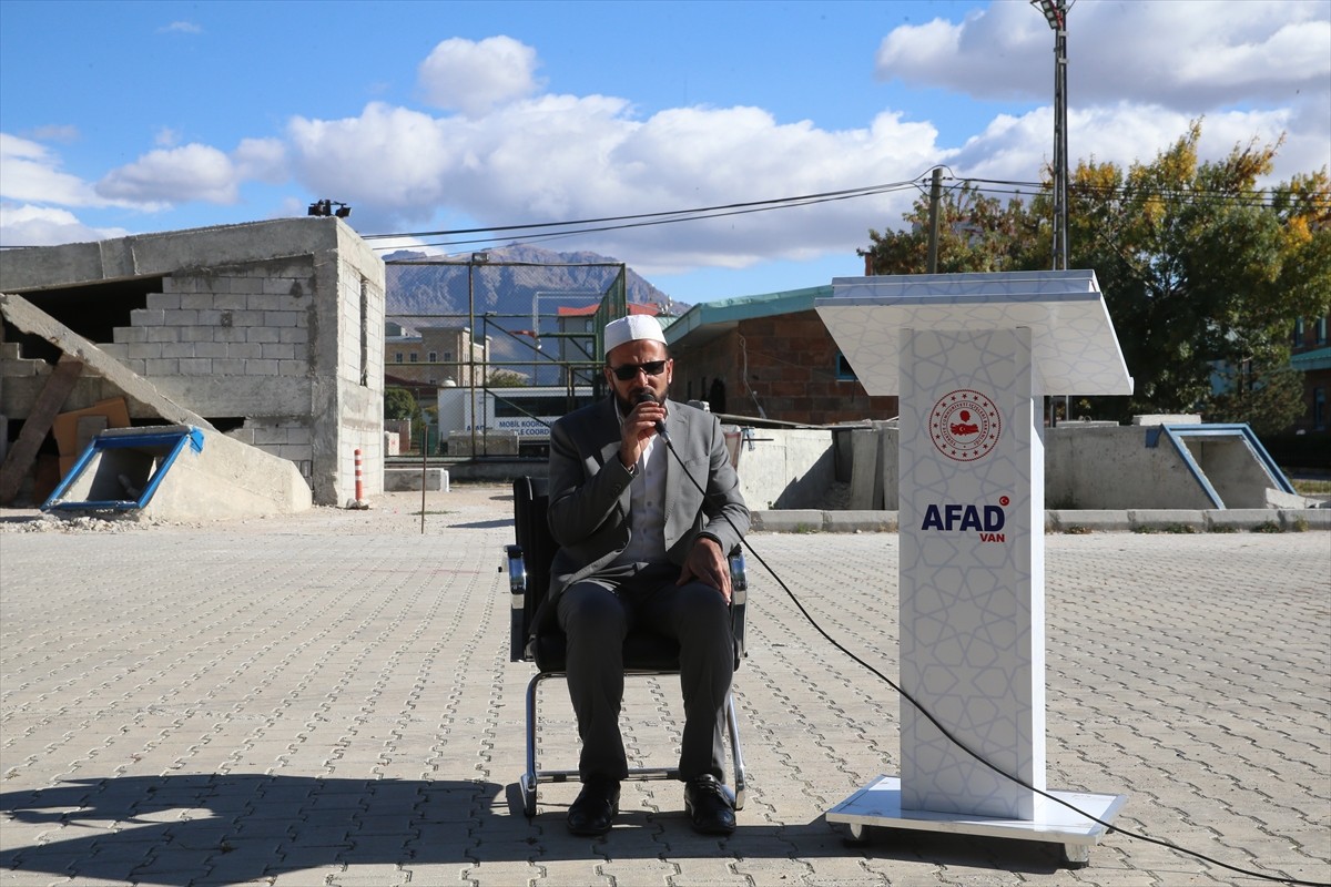 Van'da, Afet ve Acil Durum (AFAD) Yönetimi Başkanlığı ve Ulusal Medikal Kurtarma Ekibi (UMKE)...