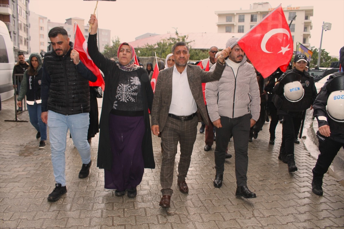 Van'da çocukları dağa kaçırılan aileler, Halkların Eşitlik ve Demokrasi Partisi (DEM Parti) İl...