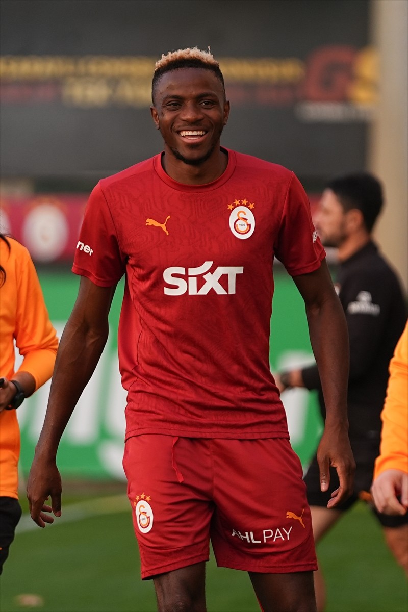 Galatasaray'ın Nijeryalı futbolcusu Victor Osimhen, Florya Metin Oktay Tesisleri'nde...