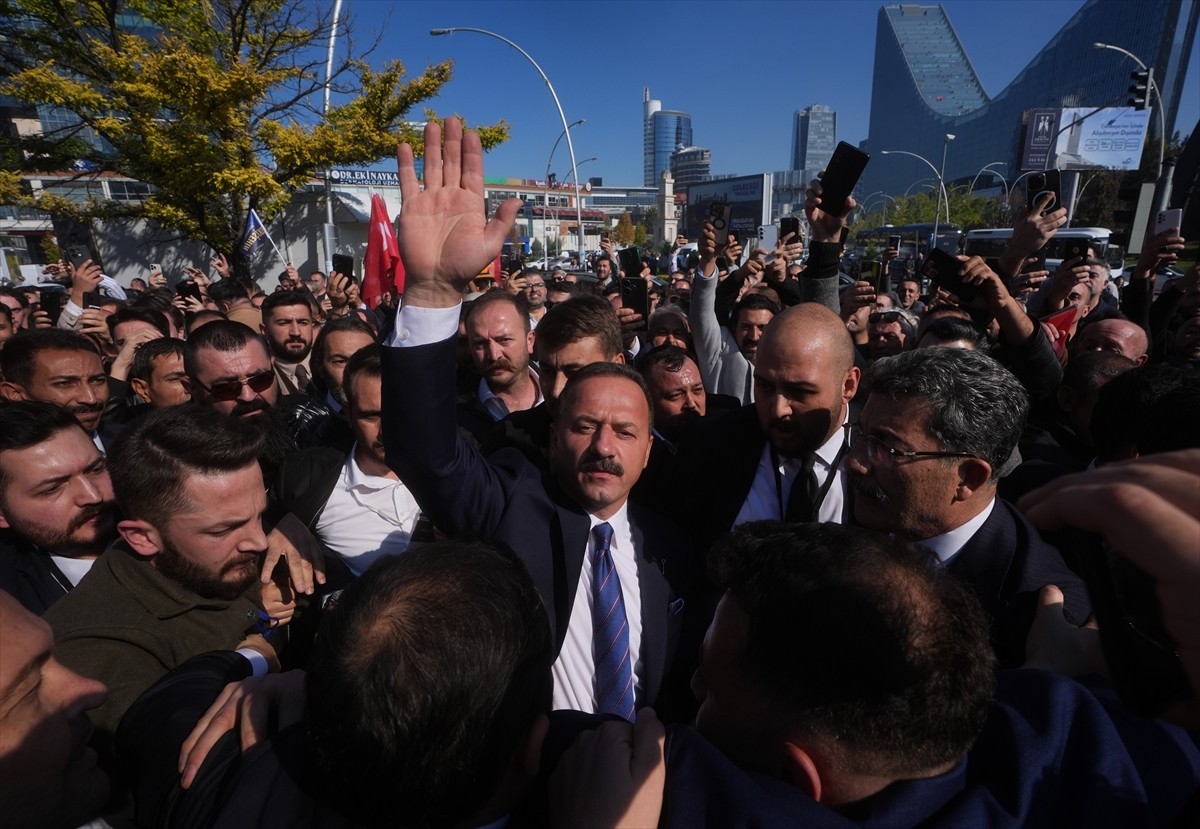 İYİ Parti'den istifa eden eski Genel Başkan Yardımcısı ve milletvekili Yavuz Ağıralioğlu'nun...